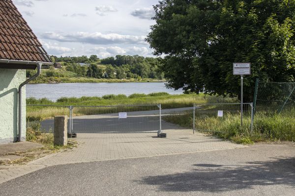 So wurde der Zaun am Nachmittag des 29. Mai 2025 vorgefunden. Angler waren zu der Zeit nicht sichtbar.